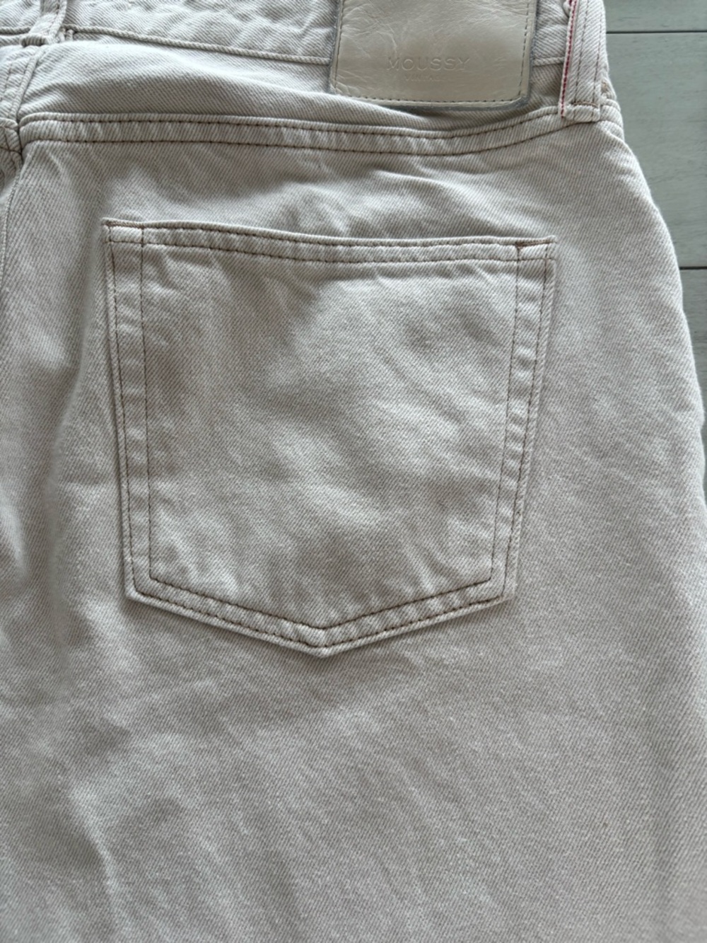 Moussy Women's Straight-Leg Jeans in Off-White - Picture 8 of 14